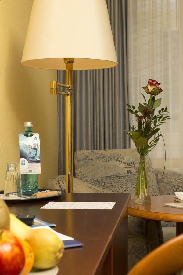 Ringhotel Residenz Wittmund Bagian luar foto