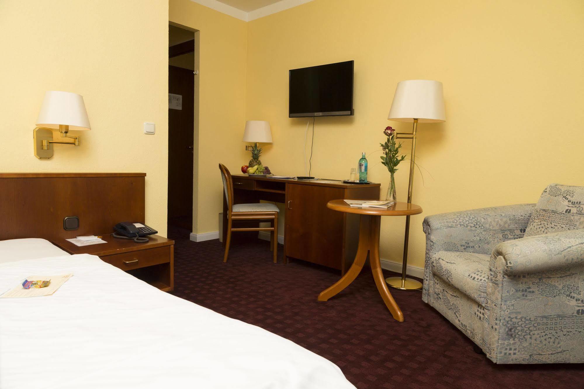 Ringhotel Residenz Wittmund Bagian luar foto