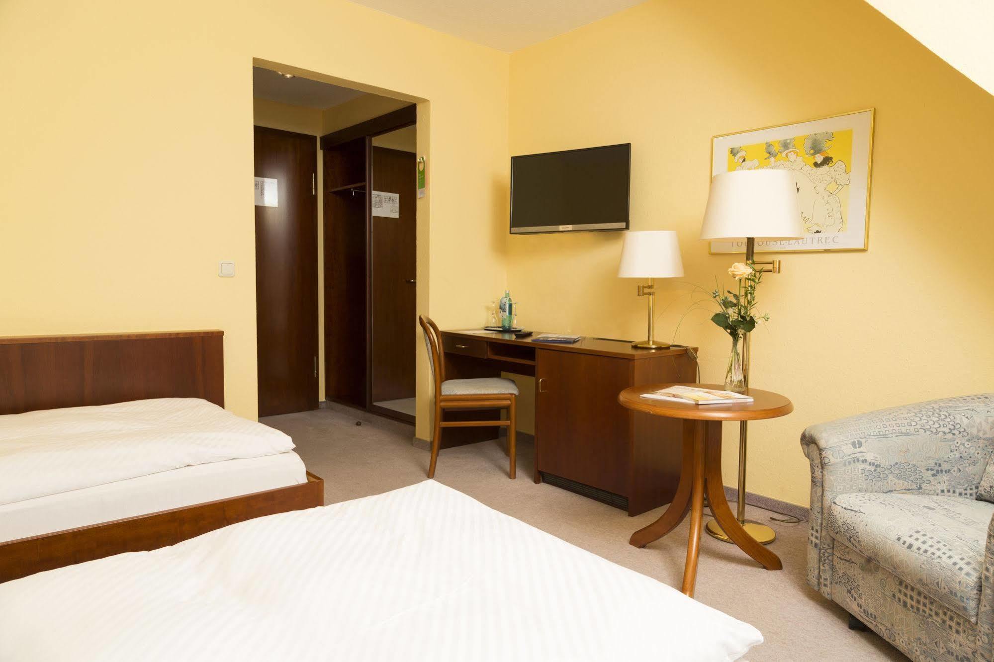 Ringhotel Residenz Wittmund Bagian luar foto