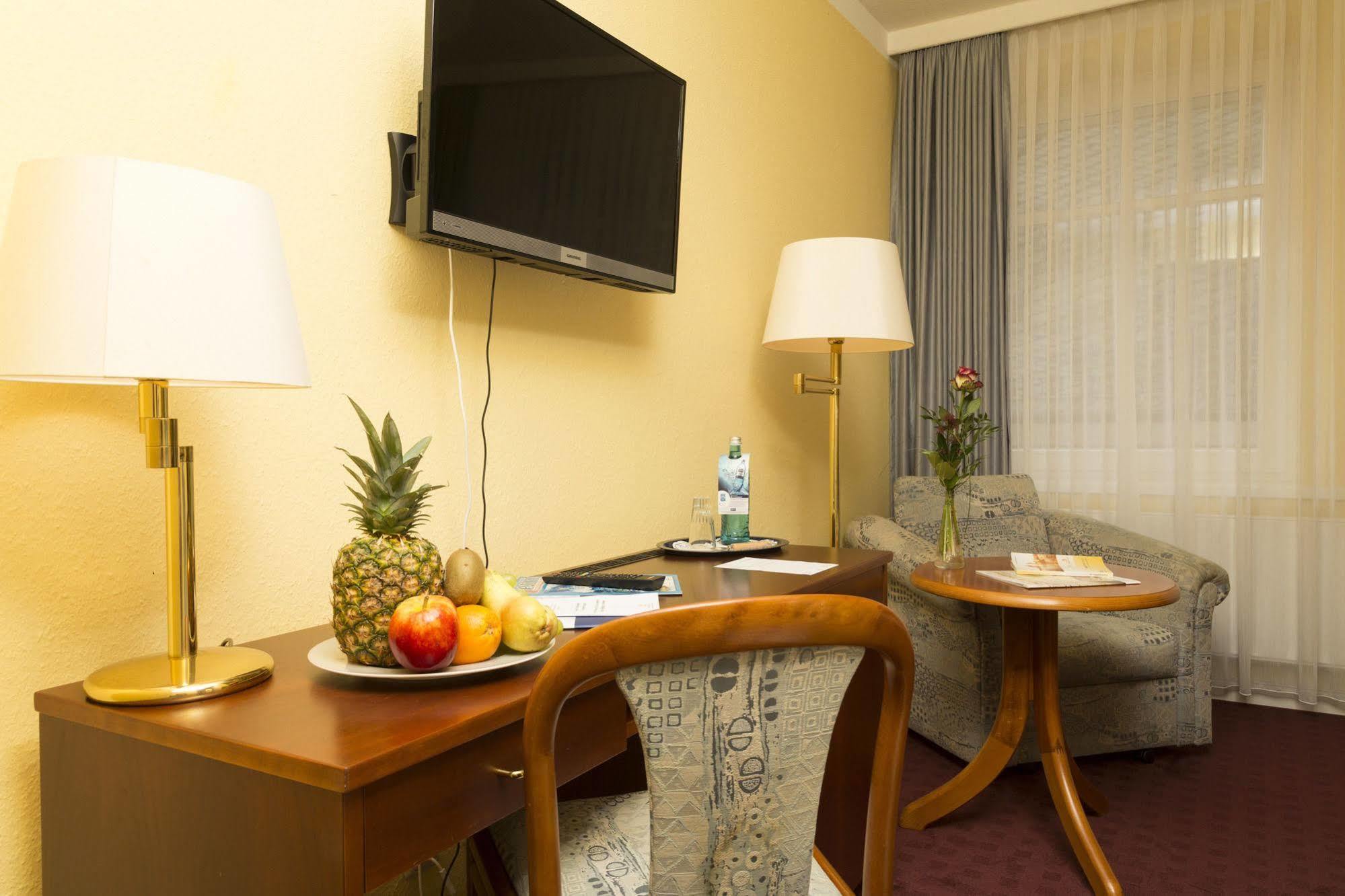Ringhotel Residenz Wittmund Bagian luar foto